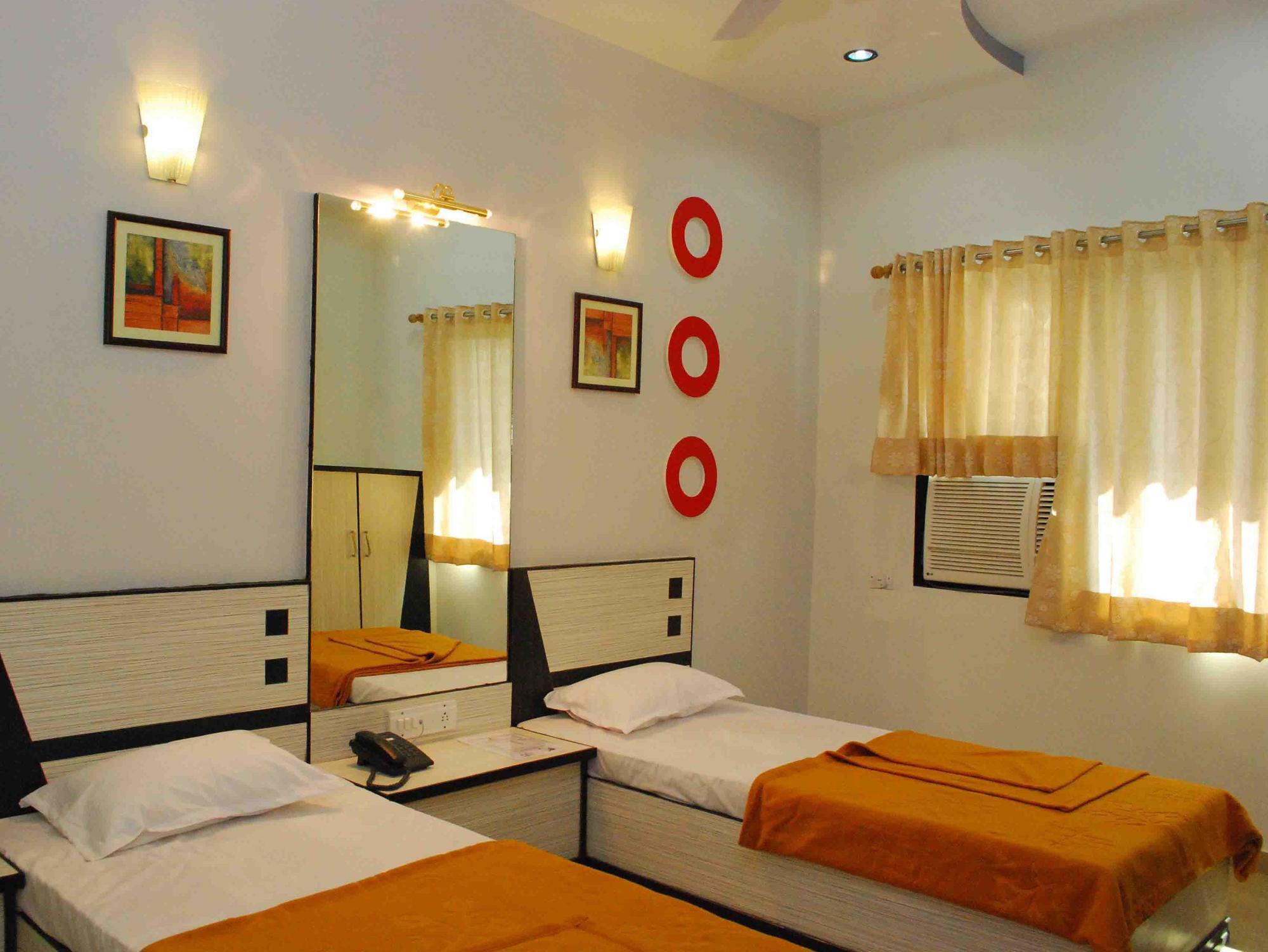 אחמדאבאד Oyo Flagship 19003 Hotel Rudra Mahal מראה חיצוני תמונה