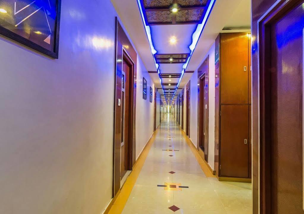 אחמדאבאד Oyo Flagship 19003 Hotel Rudra Mahal מראה חיצוני תמונה