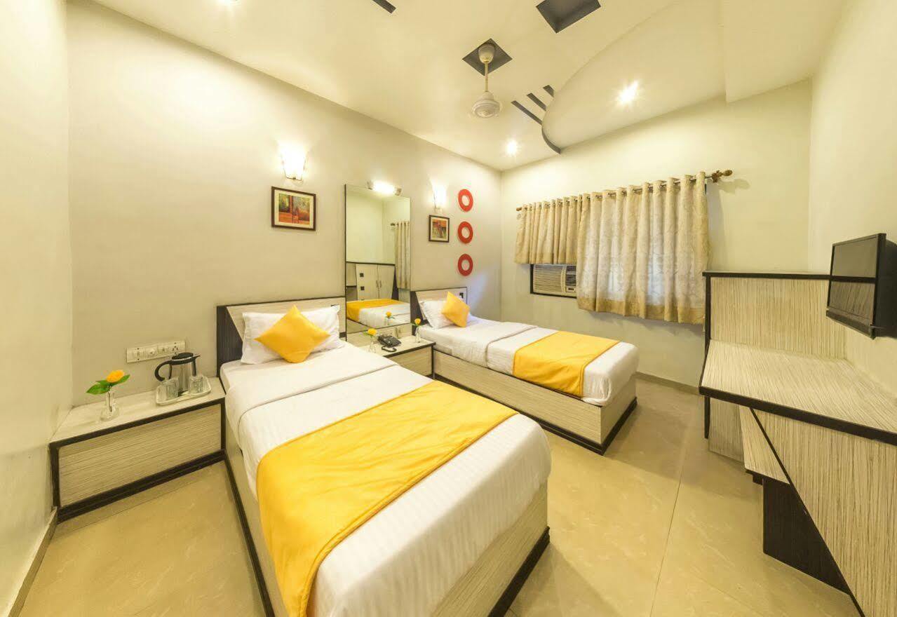 אחמדאבאד Oyo Flagship 19003 Hotel Rudra Mahal מראה חיצוני תמונה
