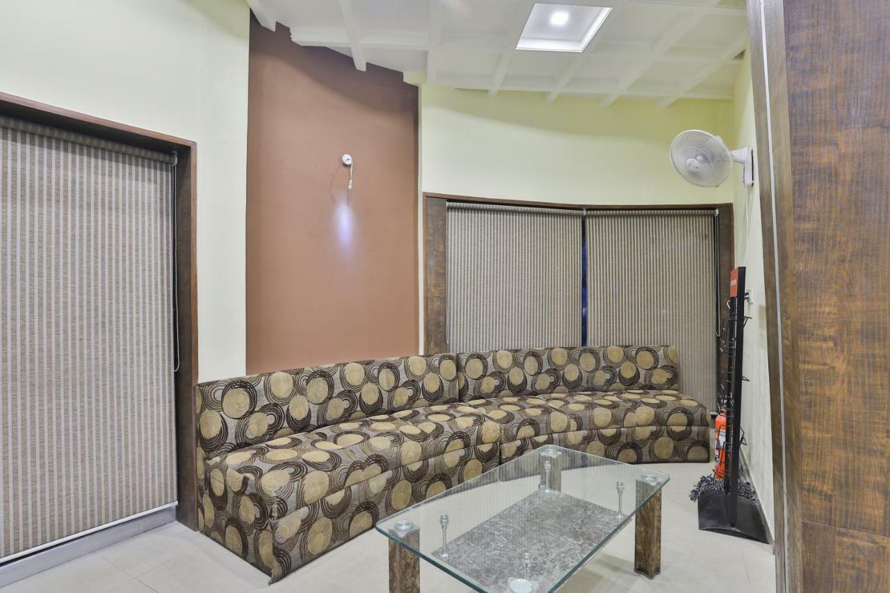 אחמדאבאד Oyo Flagship 19003 Hotel Rudra Mahal מראה חיצוני תמונה
