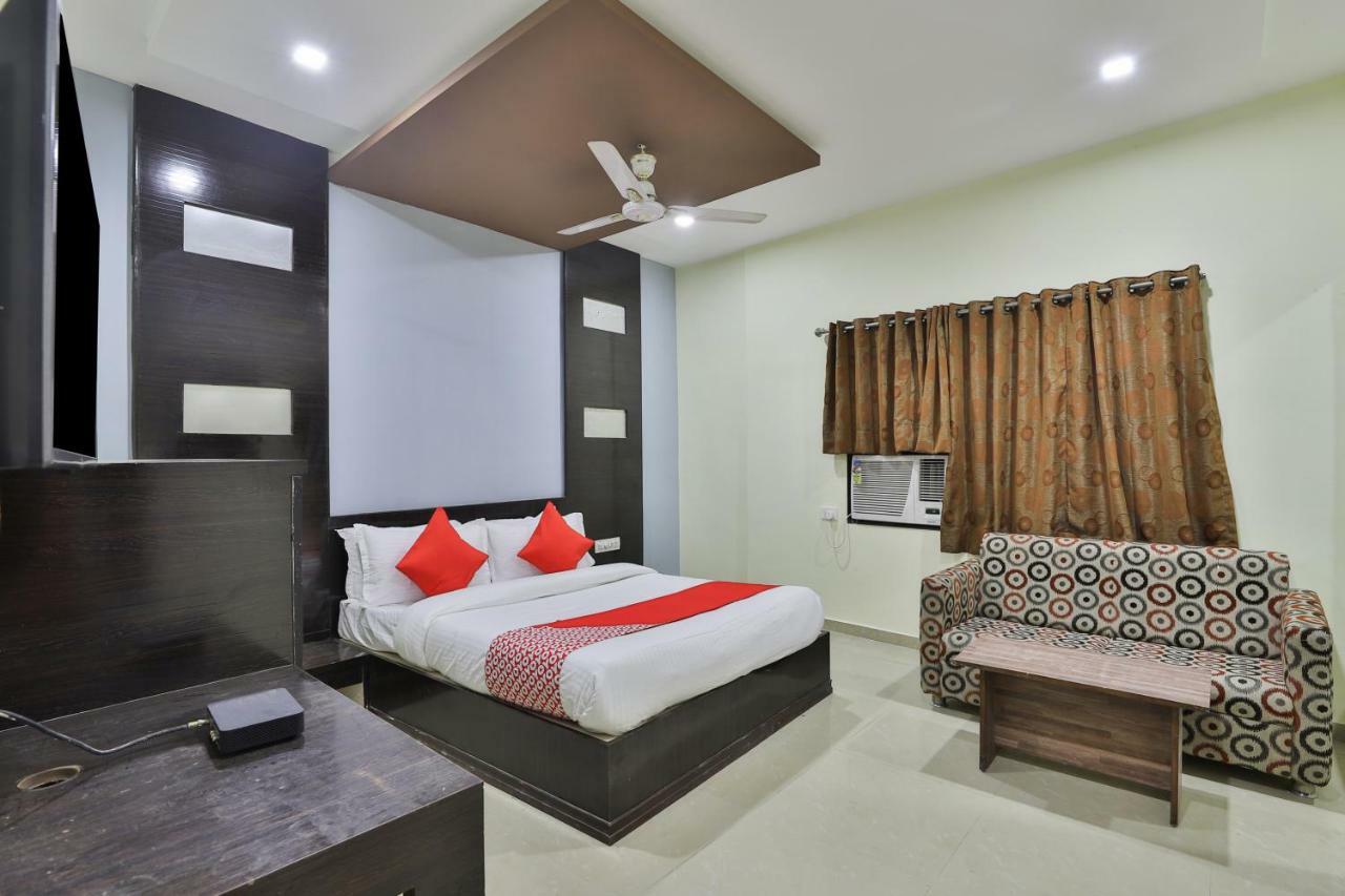 אחמדאבאד Oyo Flagship 19003 Hotel Rudra Mahal מראה חיצוני תמונה