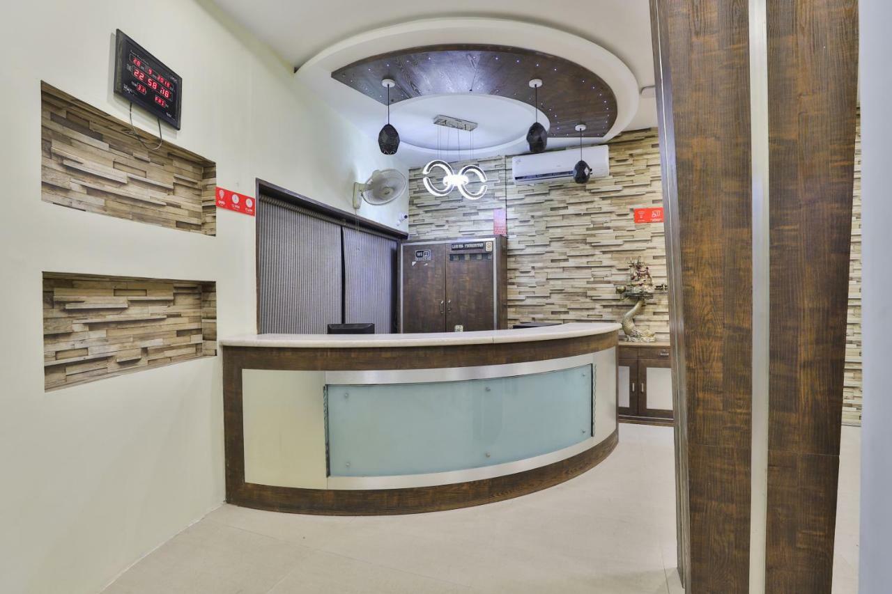 אחמדאבאד Oyo Flagship 19003 Hotel Rudra Mahal מראה חיצוני תמונה