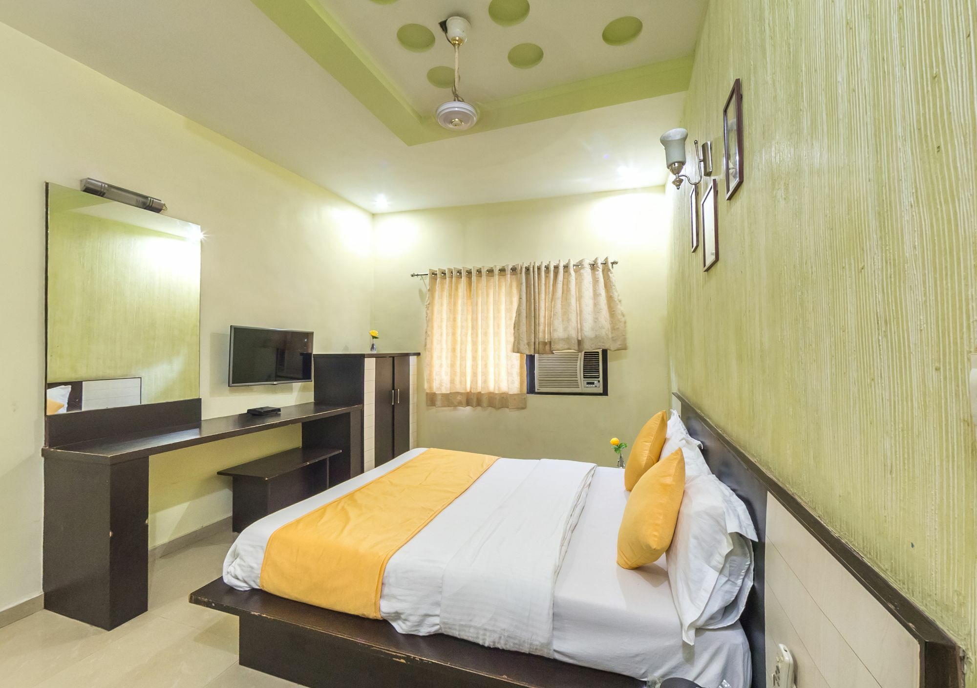 אחמדאבאד Oyo Flagship 19003 Hotel Rudra Mahal מראה חיצוני תמונה